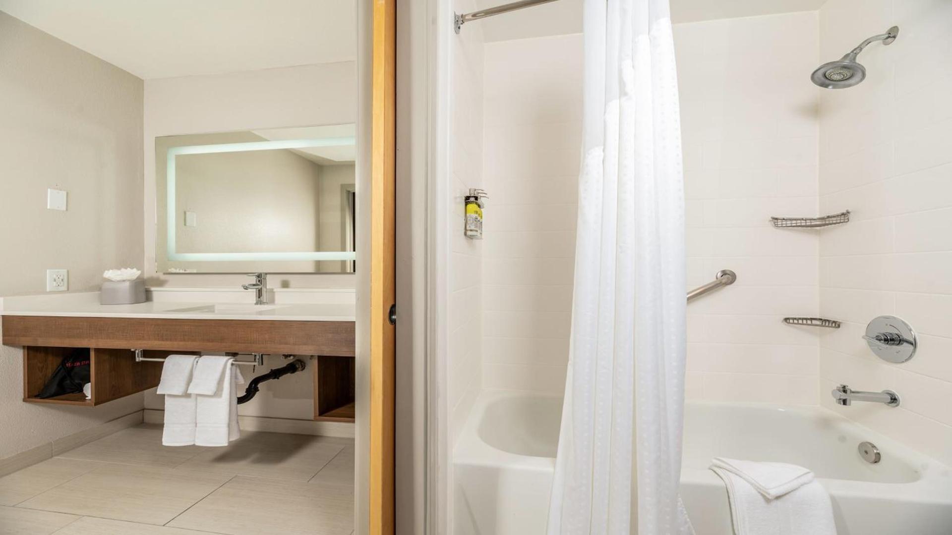 Holiday Inn Express Fremont - Milpitas Central by IHG photo 81