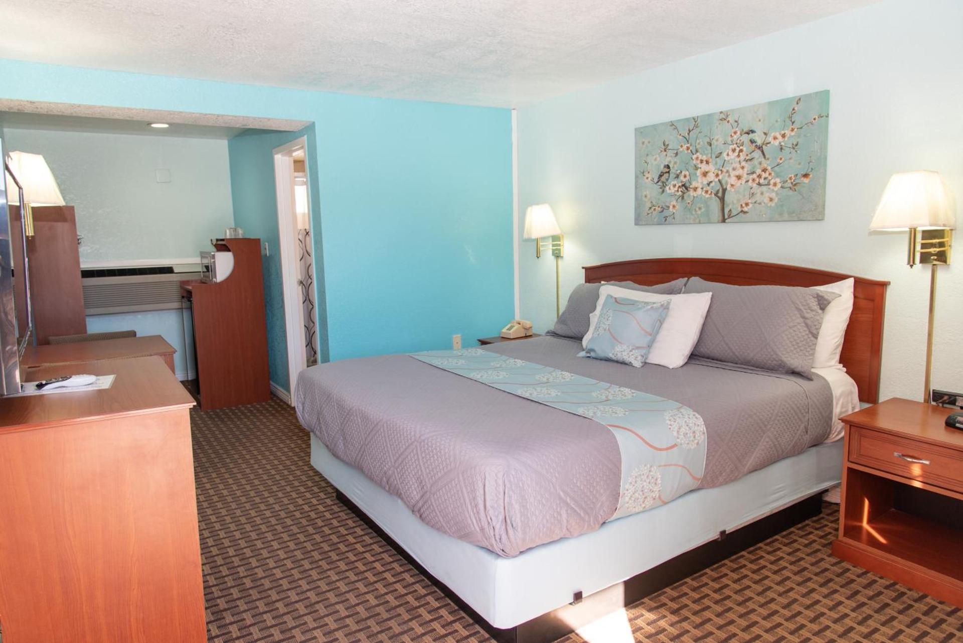 Esquire Inn photo 47