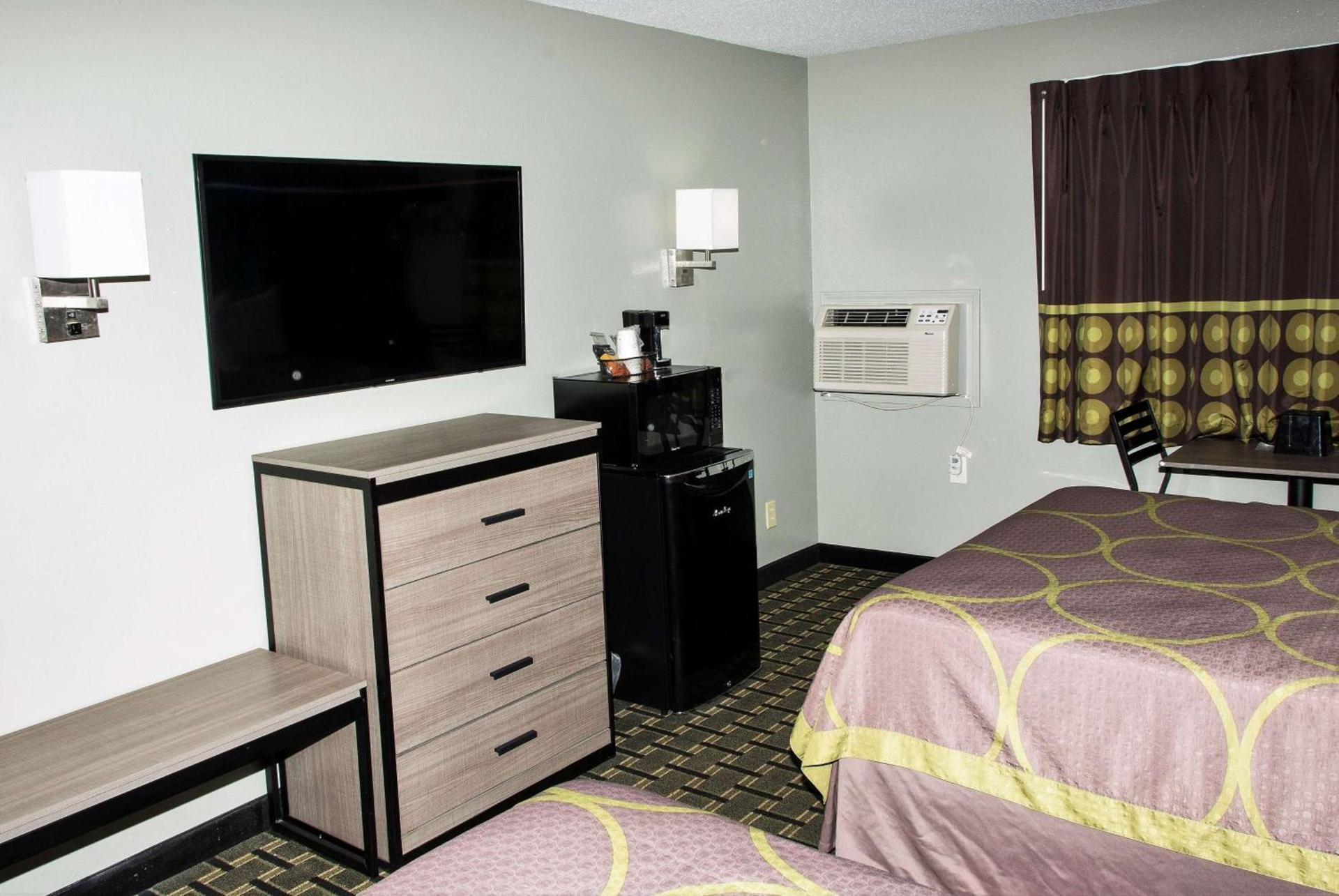 Super 8 by Wyndham Michigan City photo 8