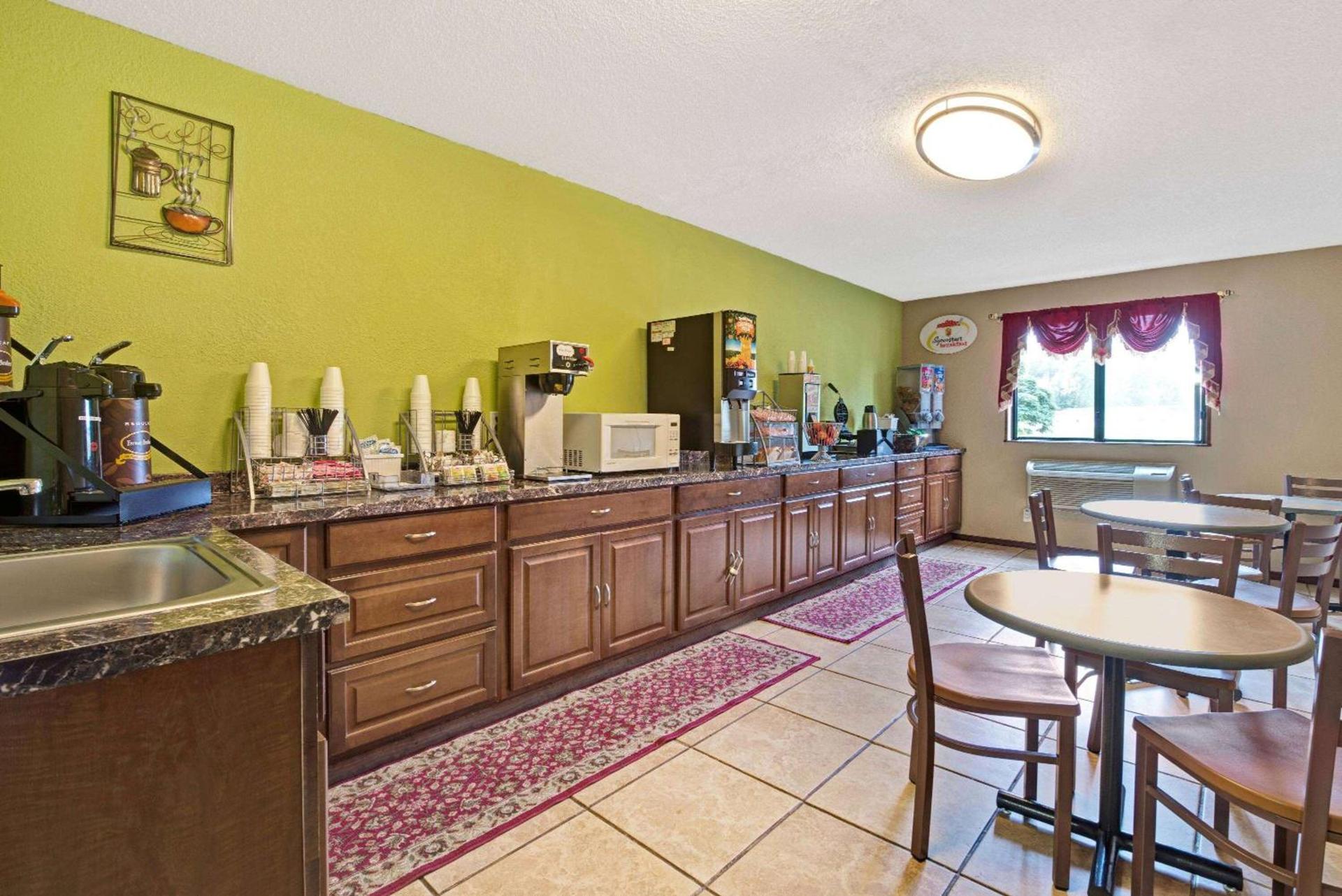 Super 8 by Wyndham Mentor/Cleveland Area photo 16