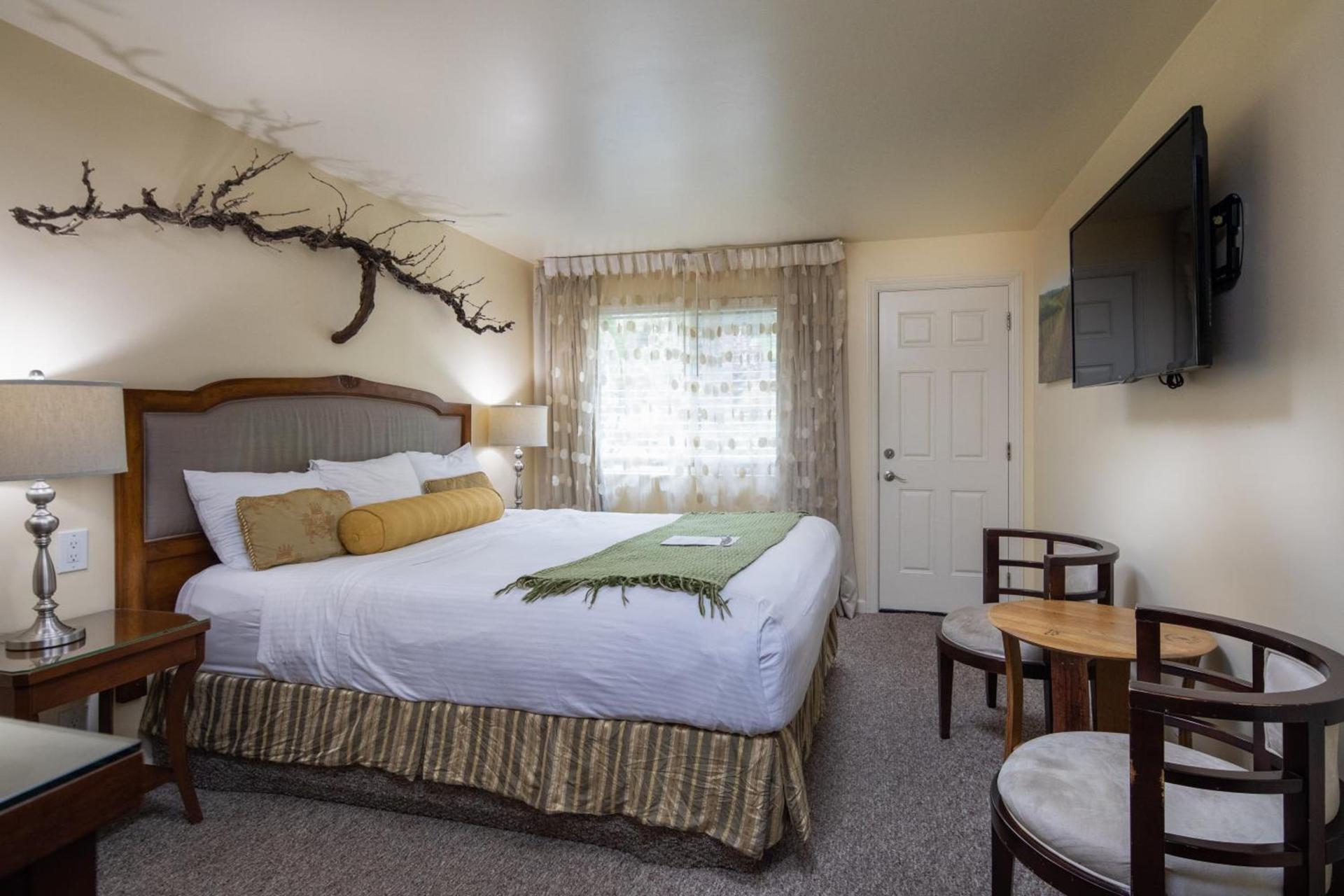 The Vendange Carmel Inn & Suites photo 63
