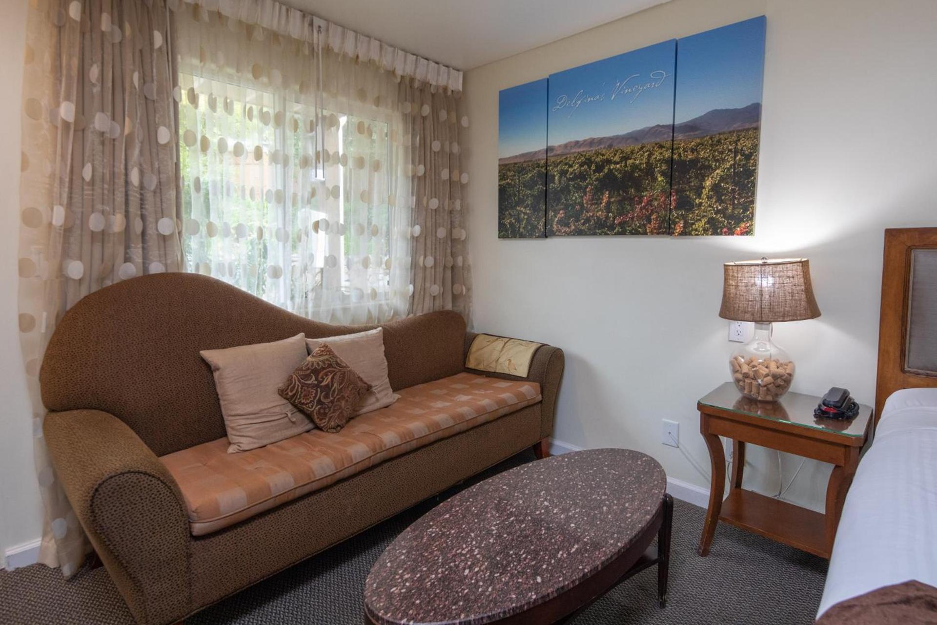 The Vendange Carmel Inn & Suites photo 86