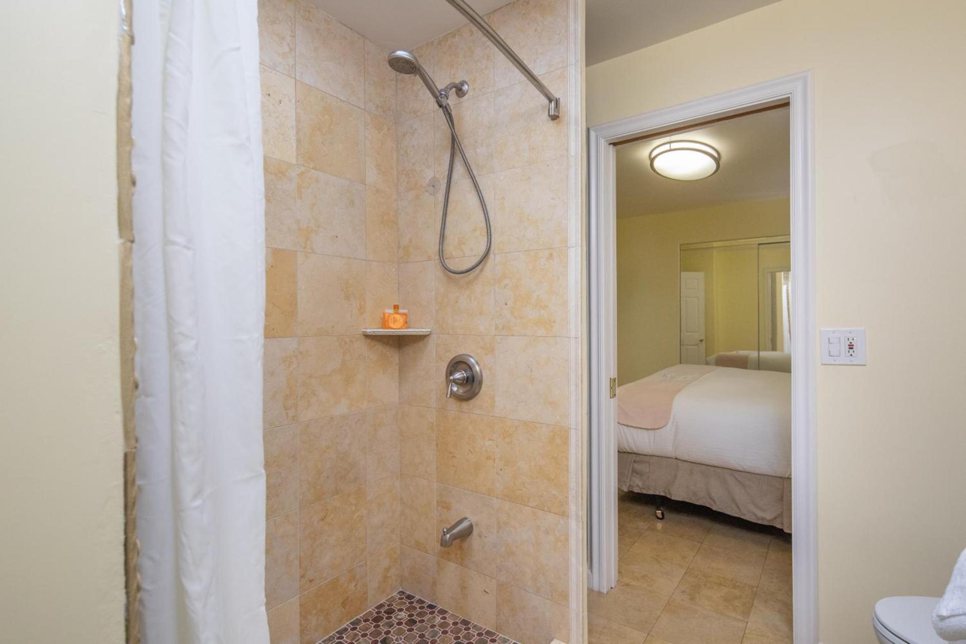 The Vendange Carmel Inn & Suites photo 42