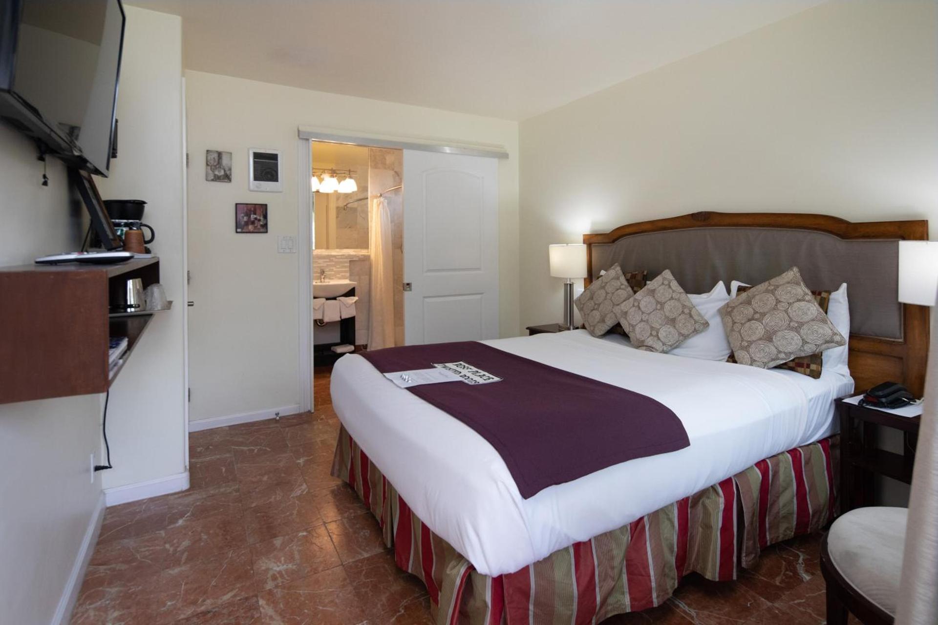 The Vendange Carmel Inn & Suites photo 41