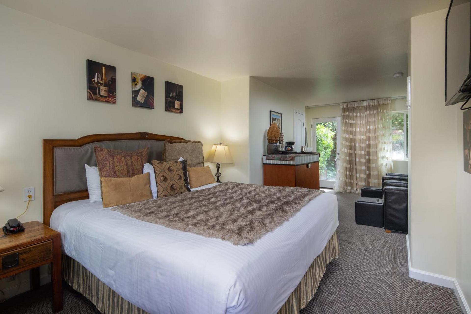 The Vendange Carmel Inn & Suites photo 19