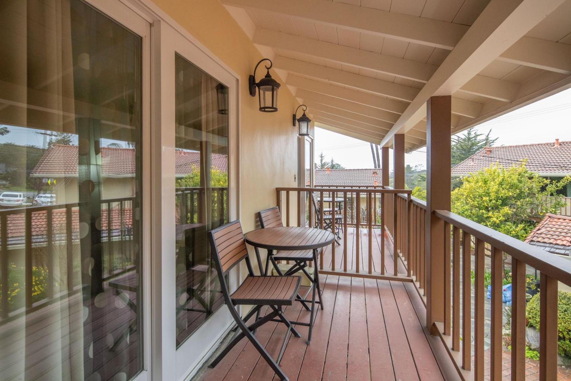 The Vendange Carmel Inn & Suites photo 10