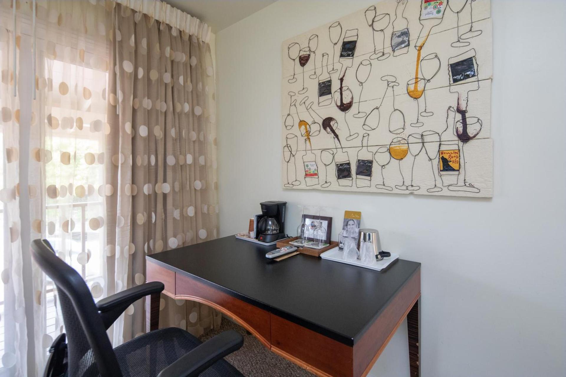 The Vendange Carmel Inn & Suites photo 25