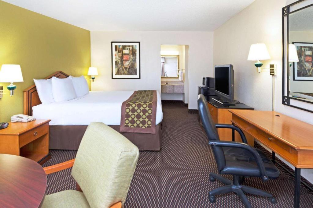 Ramada by Wyndham Pikesville/Baltimore North photo 32