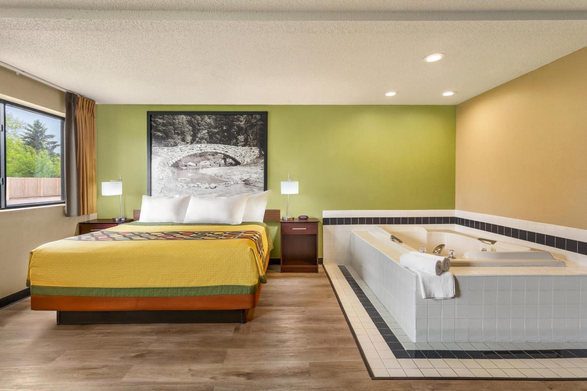 Super 8 by Wyndham Ankeny/Des Moines Area photo 35