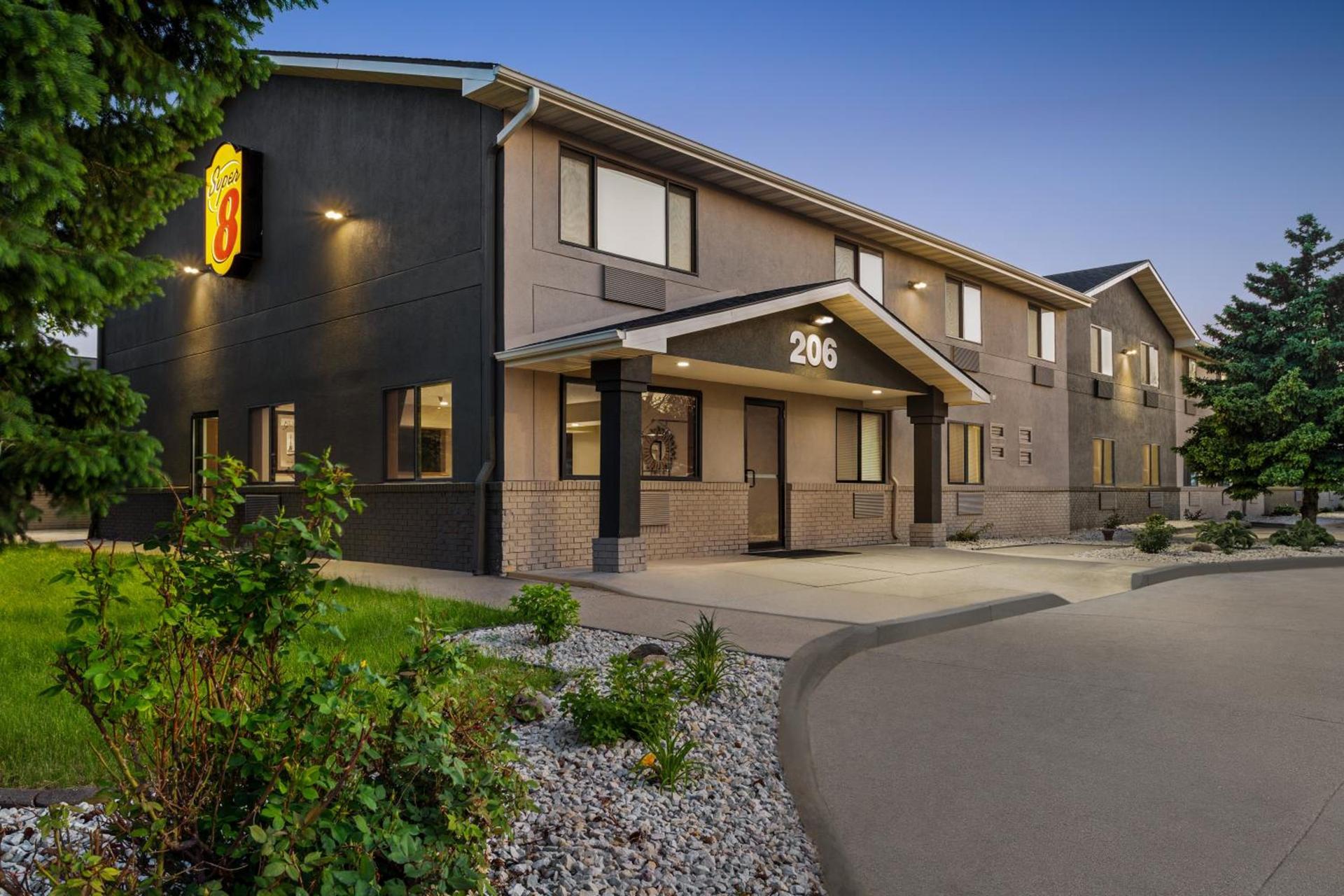 Super 8 by Wyndham Ankeny/Des Moines Area photo 52