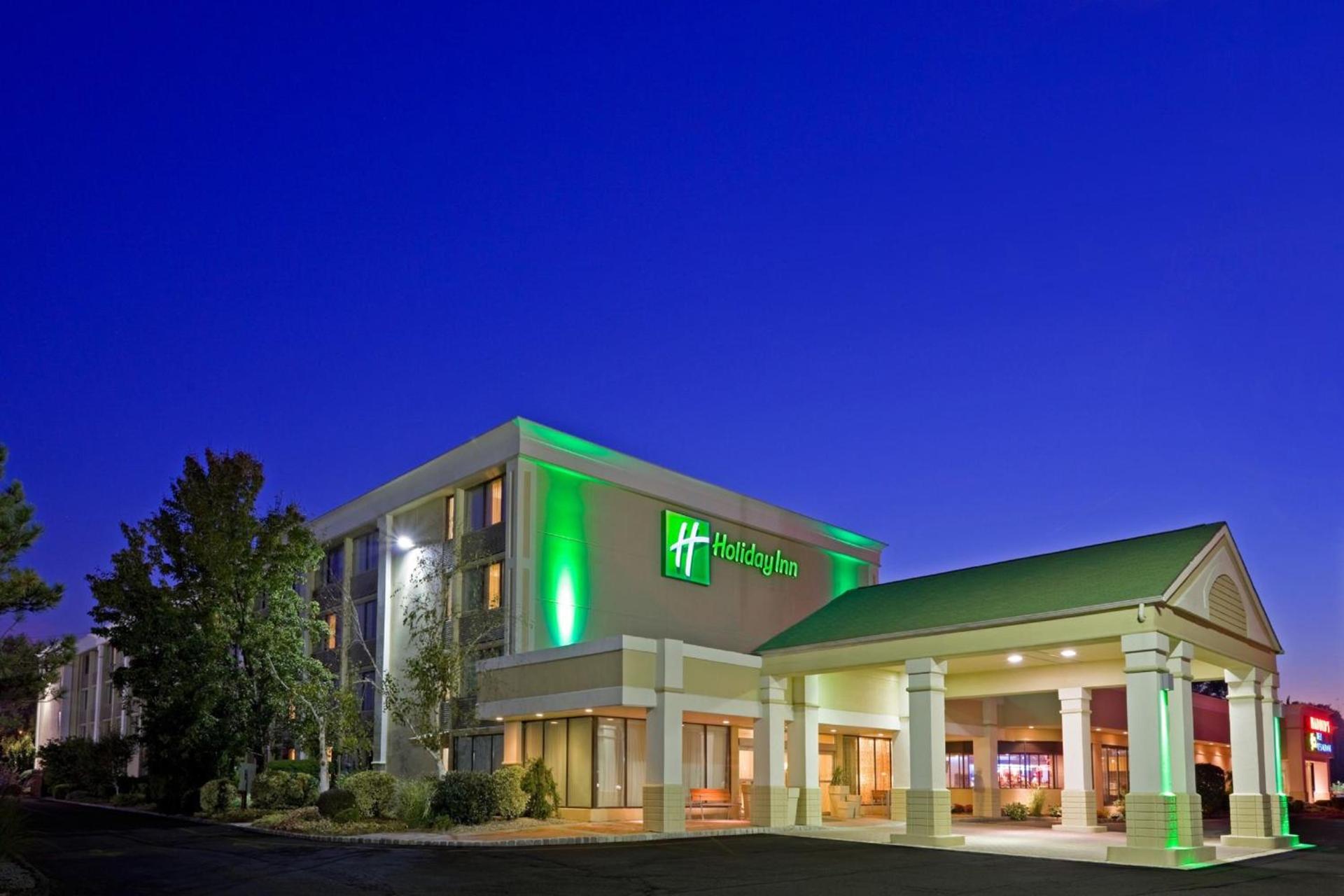 Holiday Inn & Suites Parsippany Fairfield by IHG photo 2