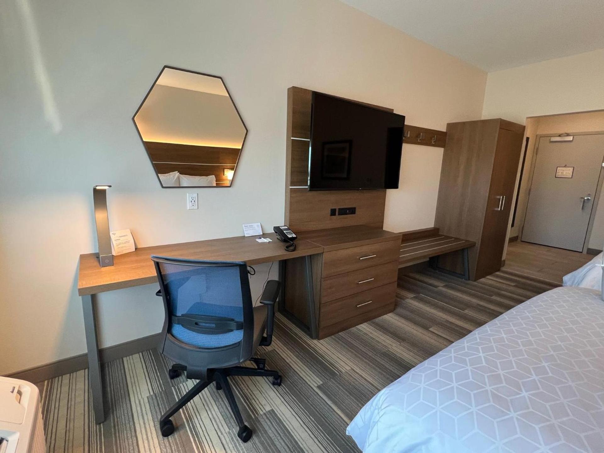 Holiday Inn Express & Suites - Ukiah by IHG photo 62