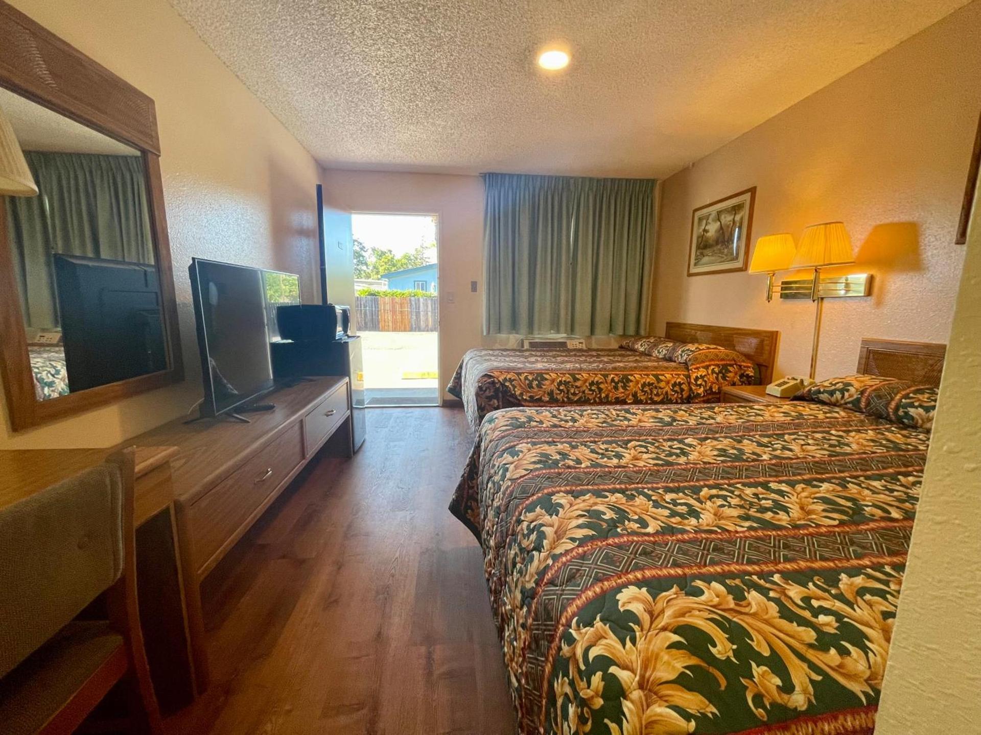 Regency Inn Lakeport photo 5