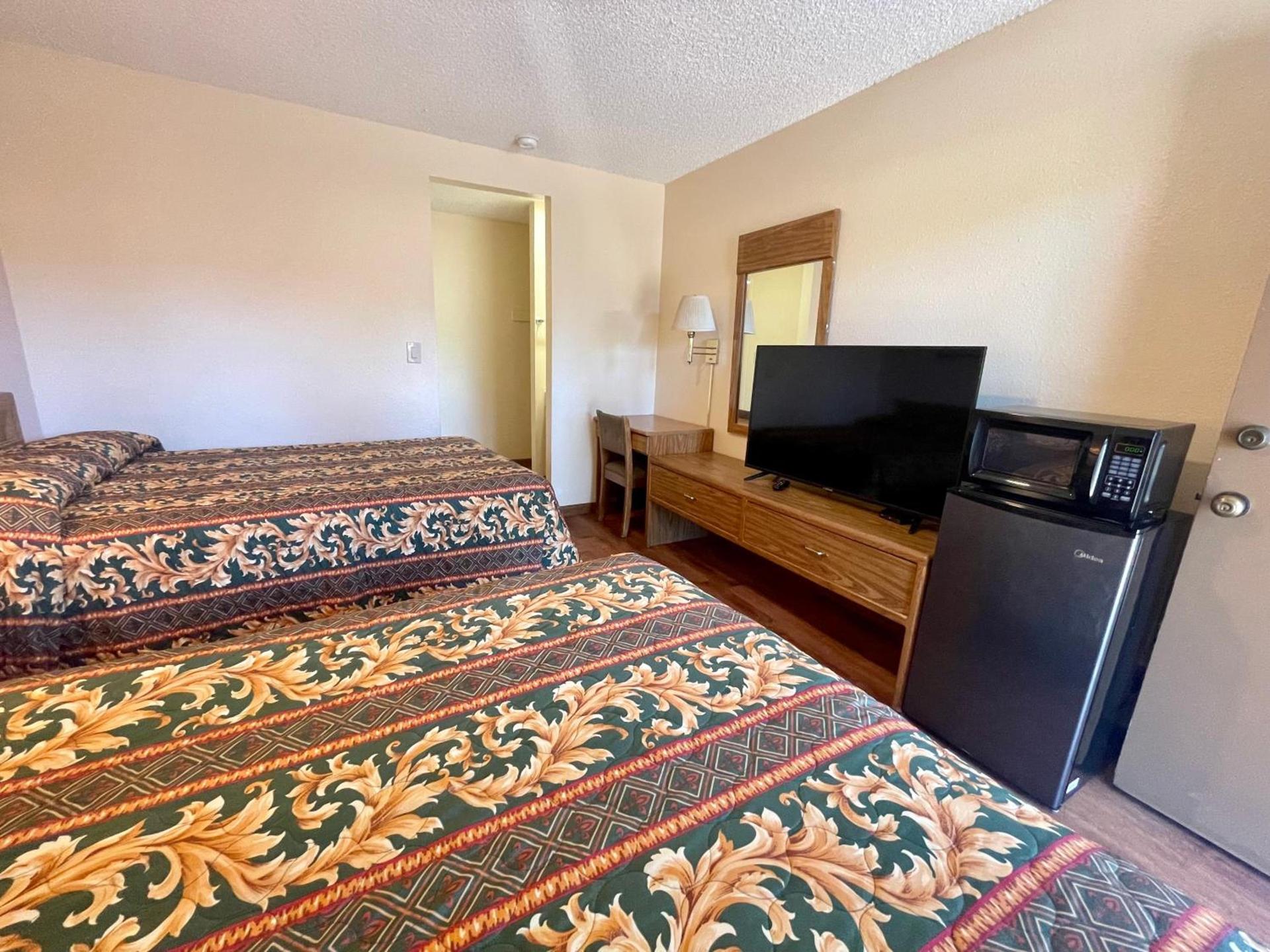 Regency Inn Lakeport photo 6