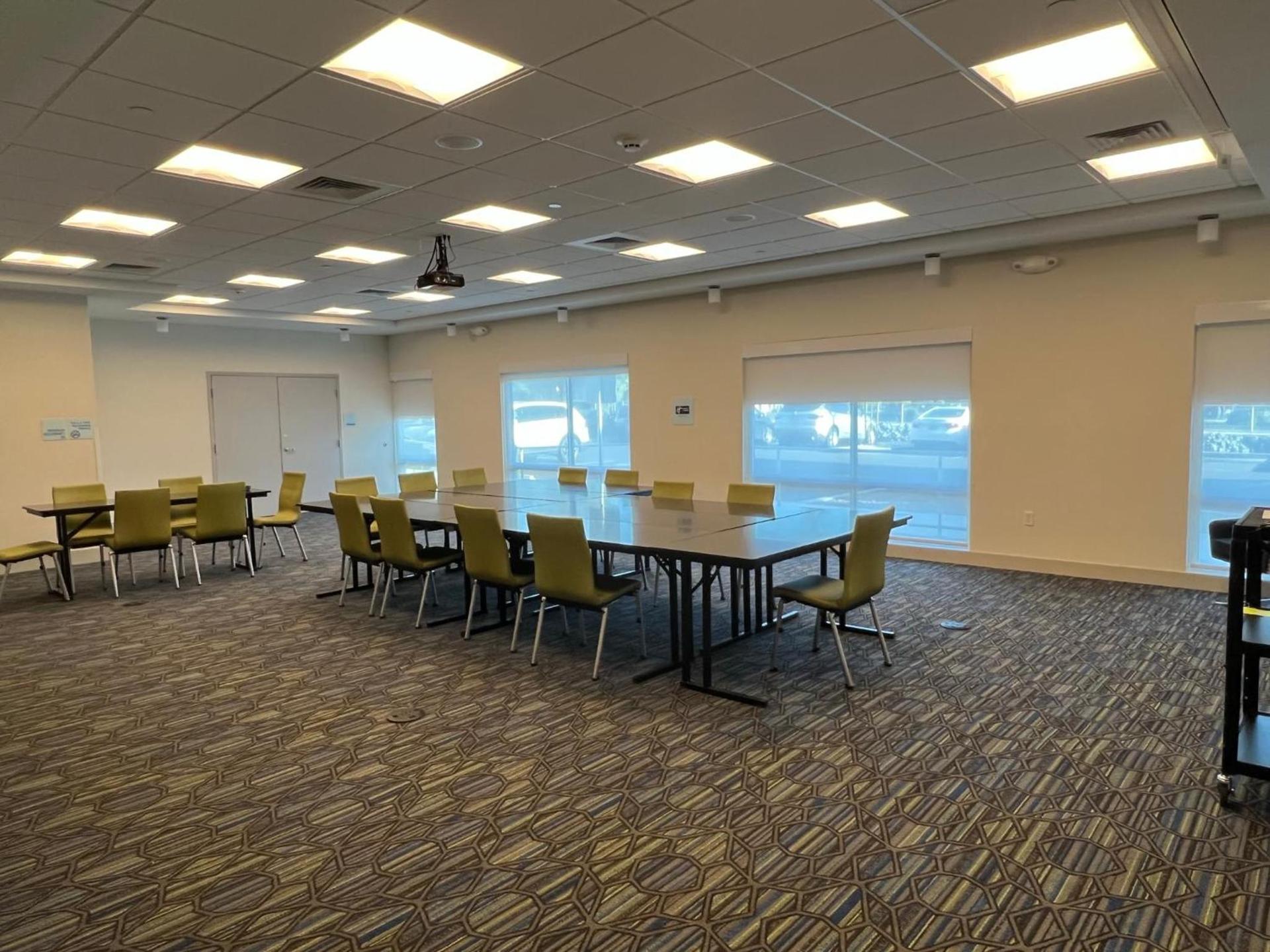 Holiday Inn Express & Suites - Ukiah by IHG photo 58