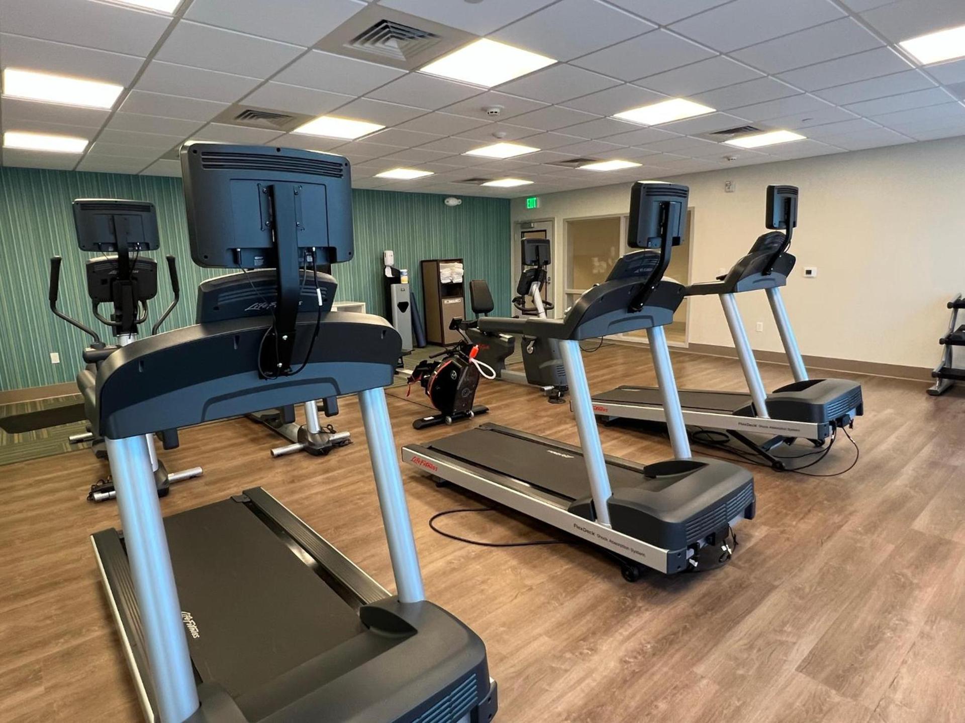 Holiday Inn Express & Suites - Ukiah by IHG photo 54