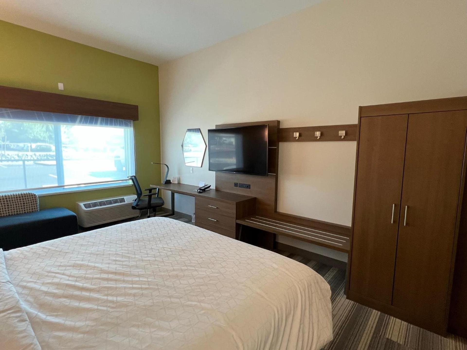 Holiday Inn Express & Suites - Ukiah by IHG photo 60