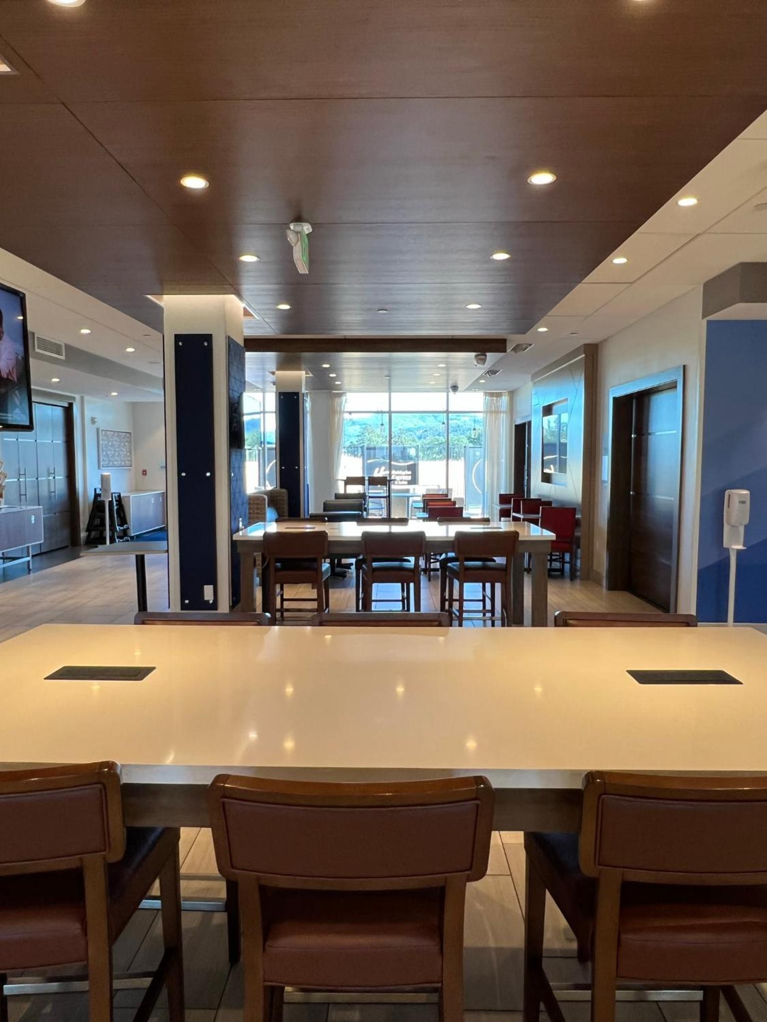 Holiday Inn Express & Suites - Ukiah by IHG photo 51