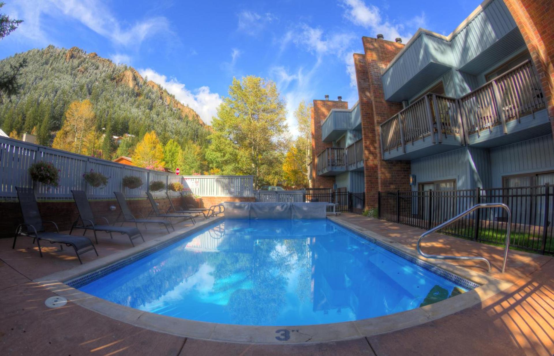 Shadow Mountain Lodge photo 2