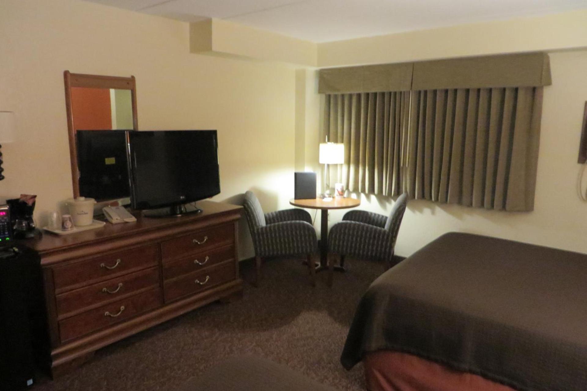 AmericInn by Wyndham Forest Lake photo 6