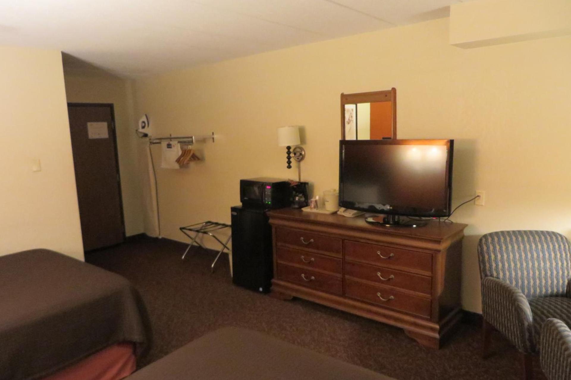 AmericInn by Wyndham Forest Lake photo 20