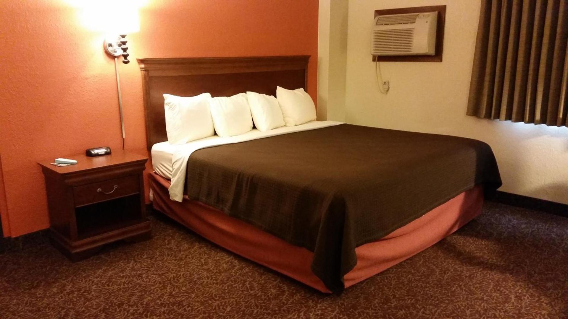 AmericInn by Wyndham Forest Lake photo 47