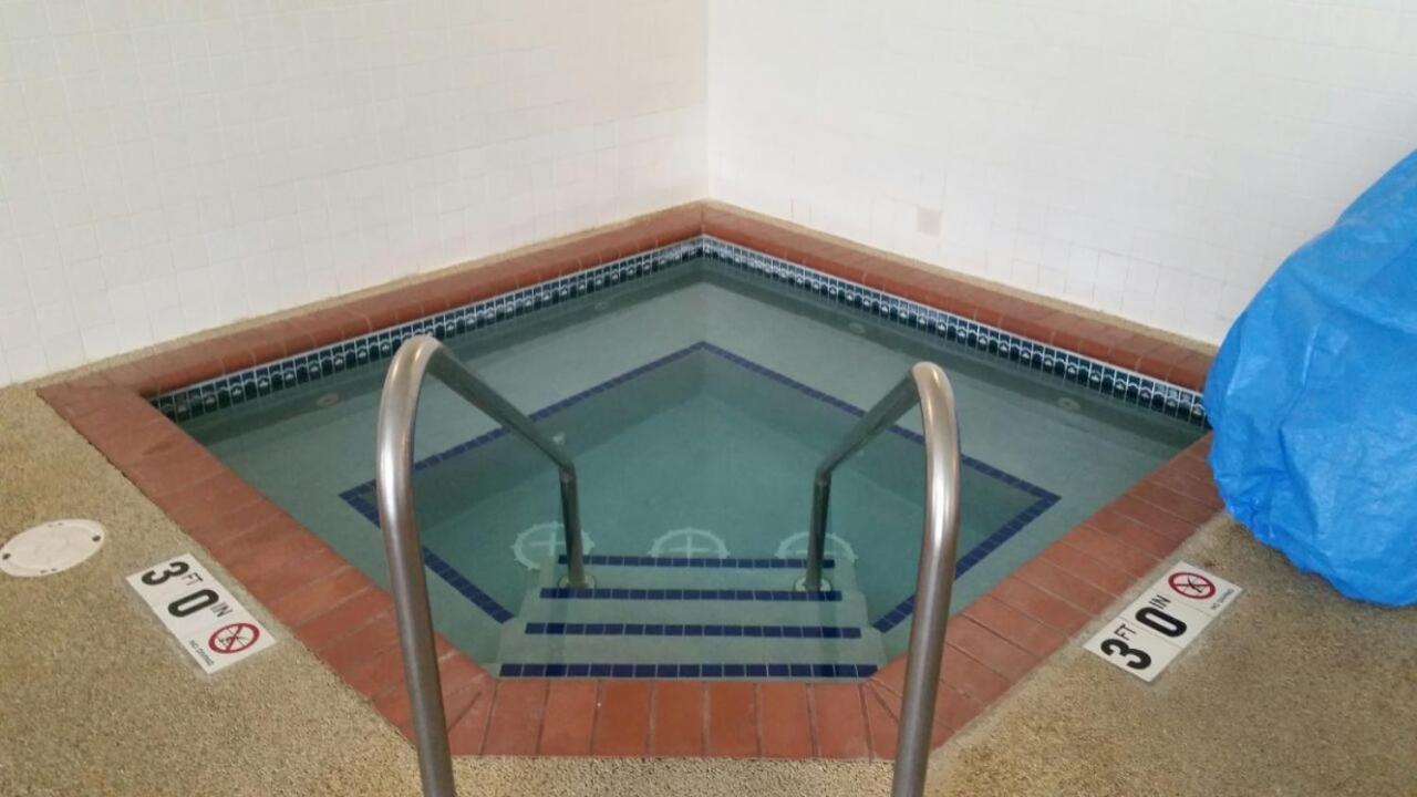 AmericInn by Wyndham Forest Lake photo 4
