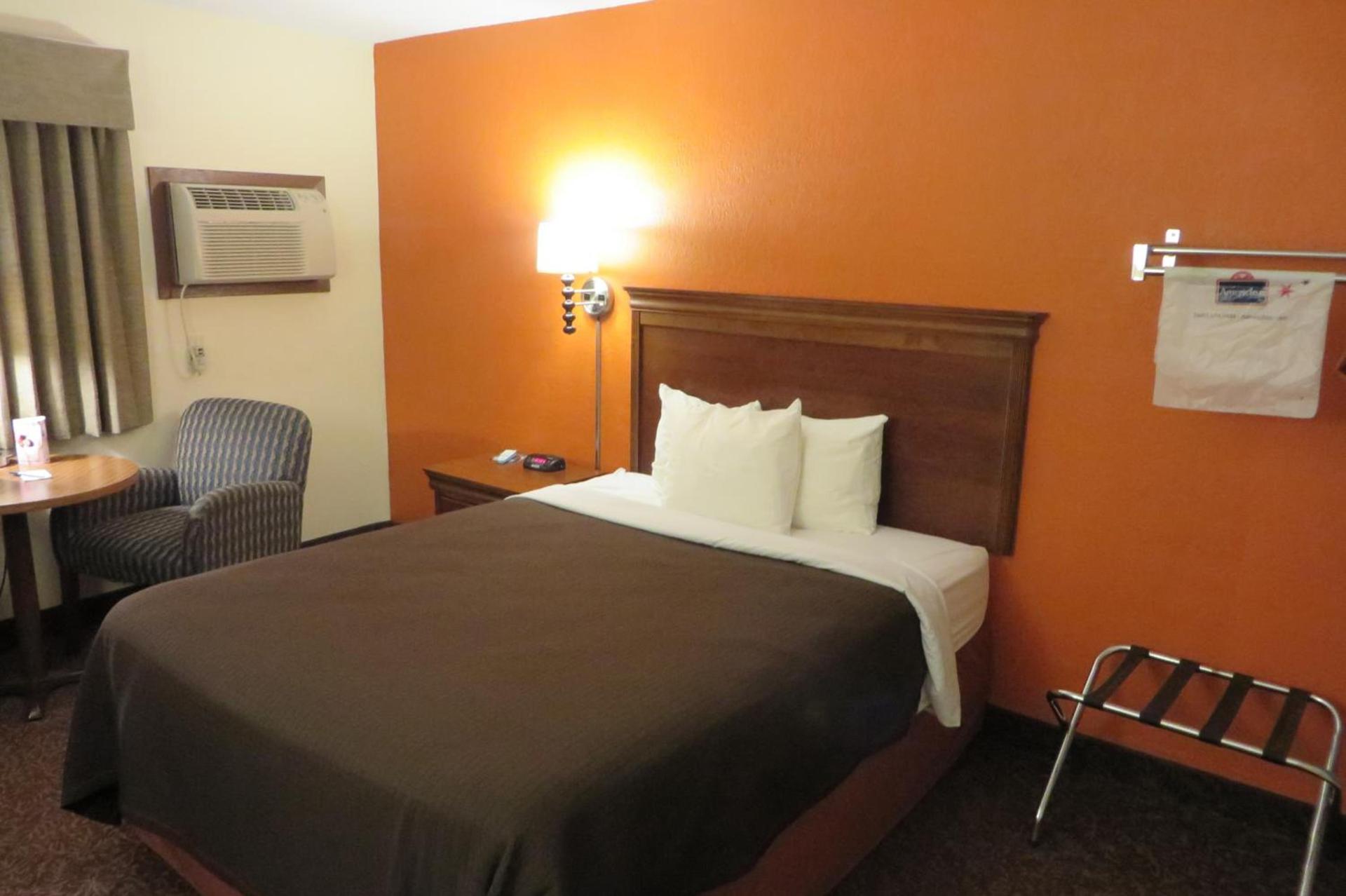 AmericInn by Wyndham Forest Lake photo 37
