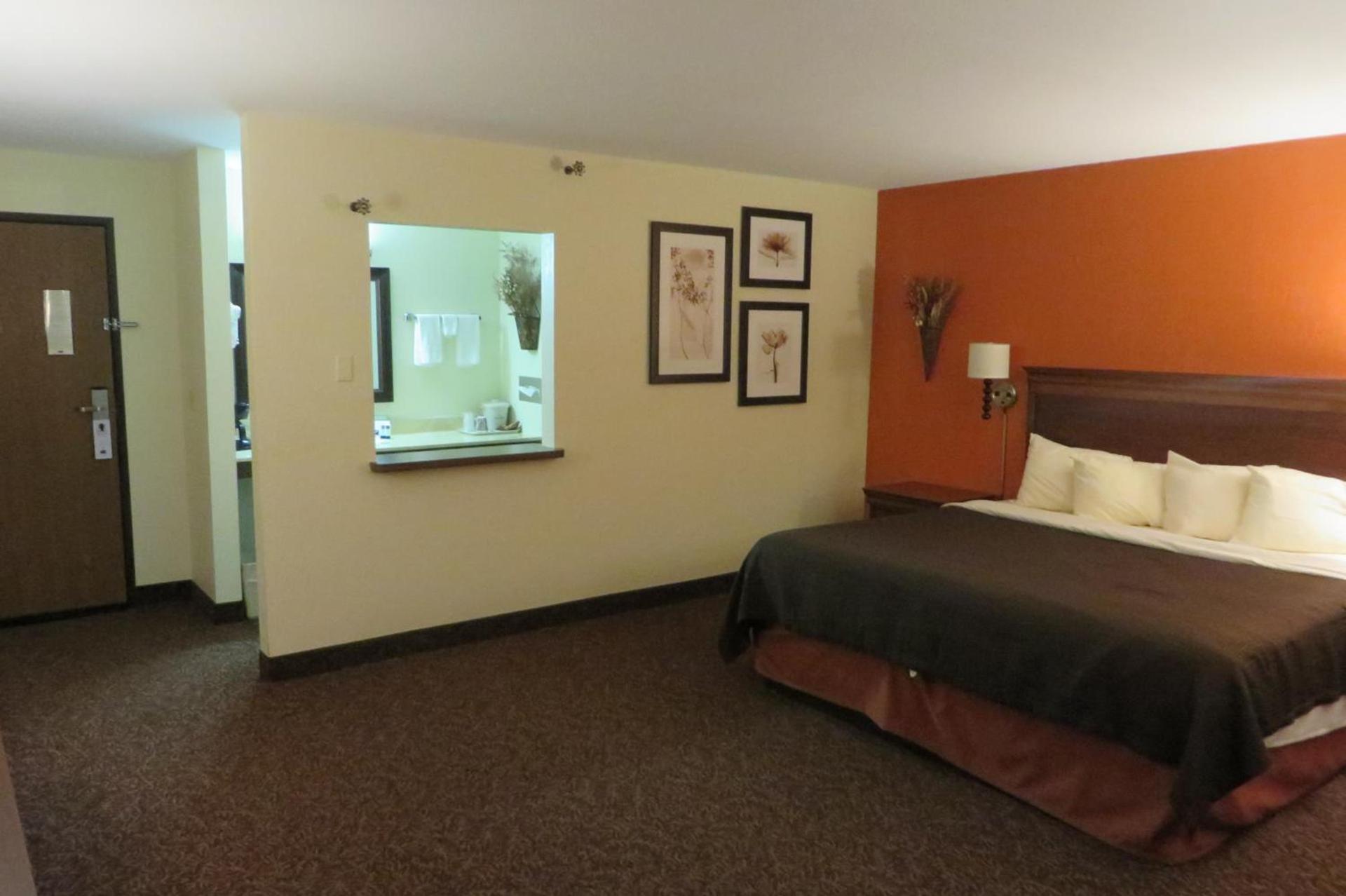 AmericInn by Wyndham Forest Lake photo 38
