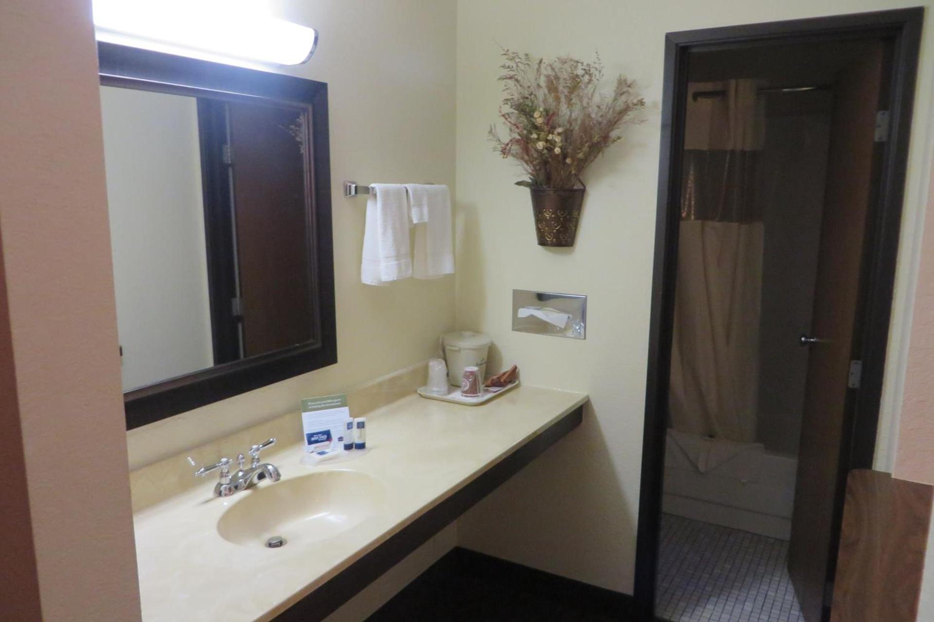AmericInn by Wyndham Forest Lake photo 27