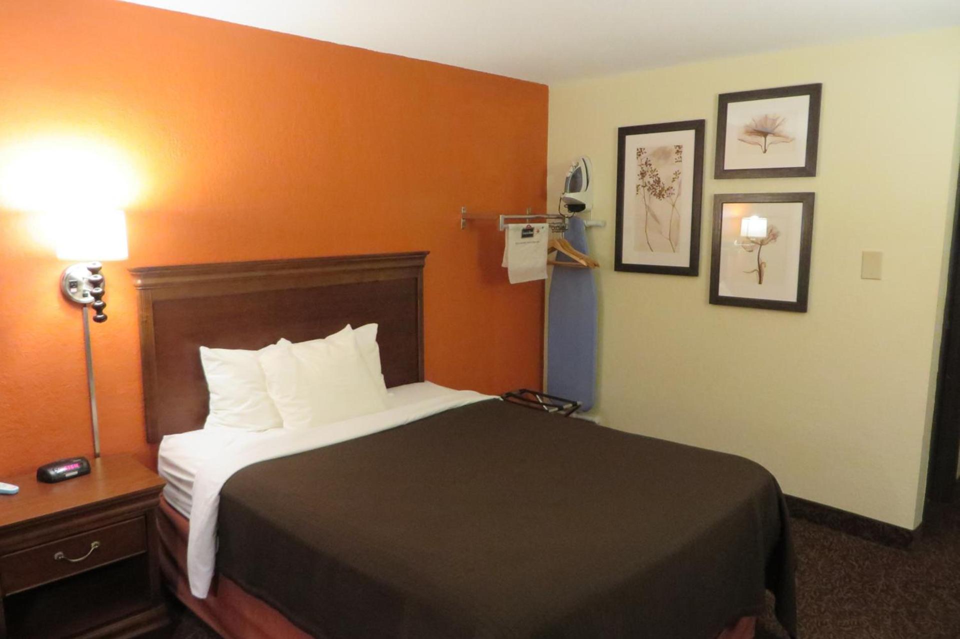 AmericInn by Wyndham Forest Lake photo 25