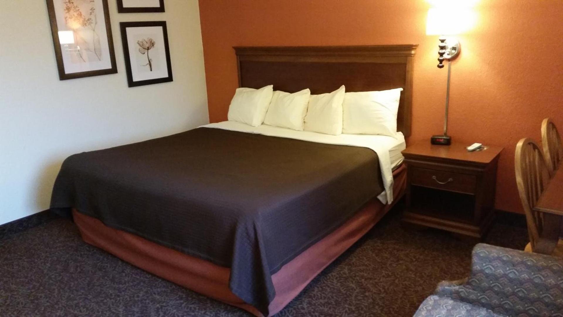 AmericInn by Wyndham Forest Lake photo 46