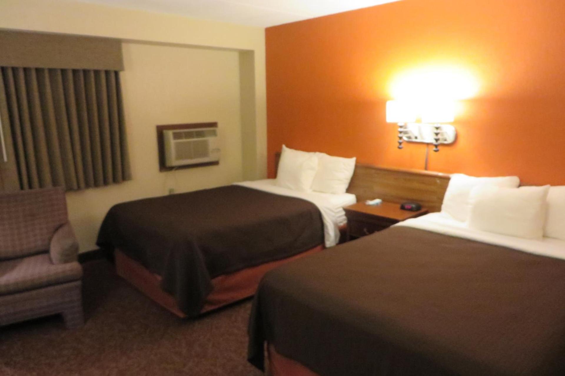 AmericInn by Wyndham Forest Lake photo 5