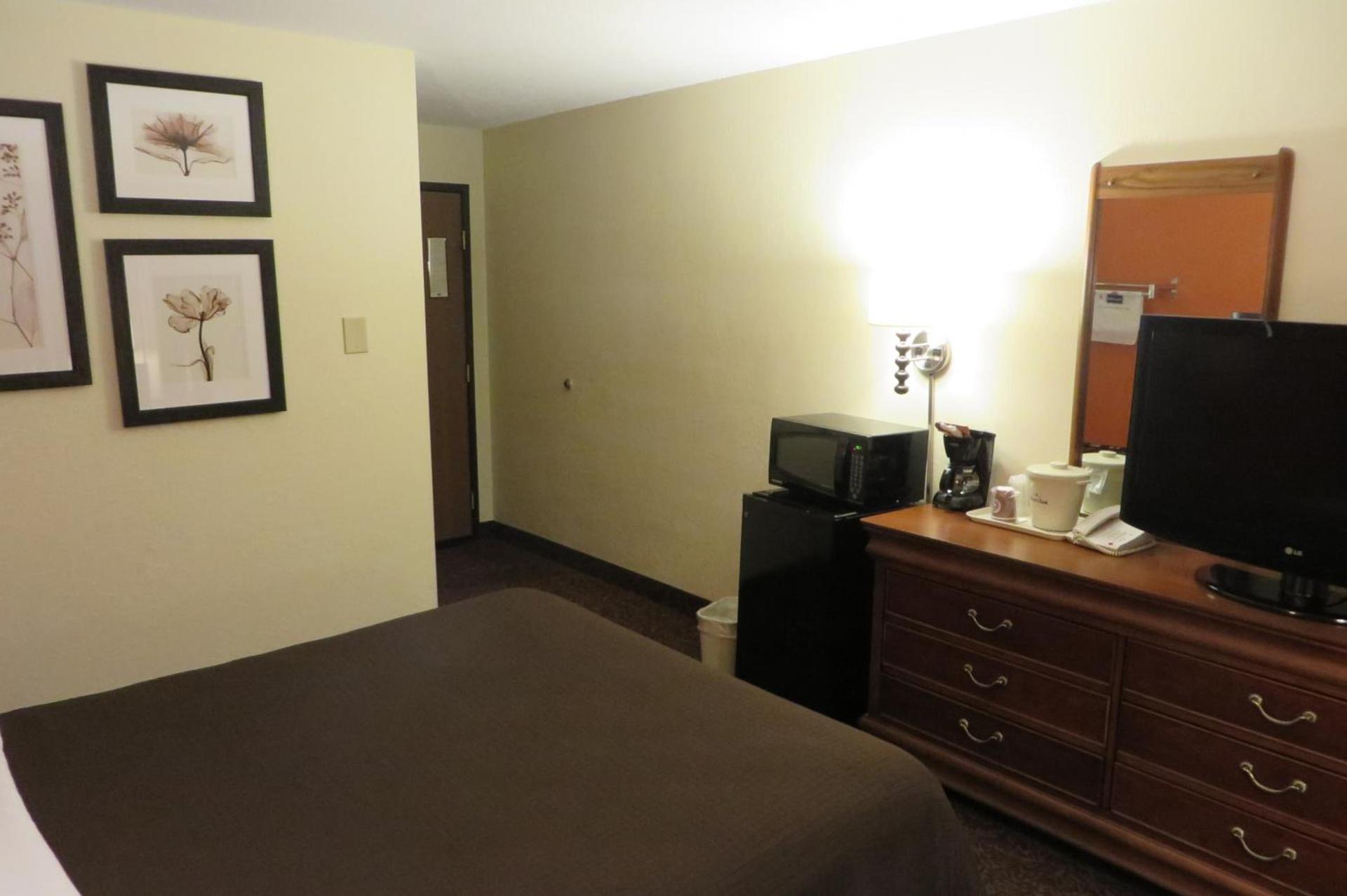 AmericInn by Wyndham Forest Lake photo 30