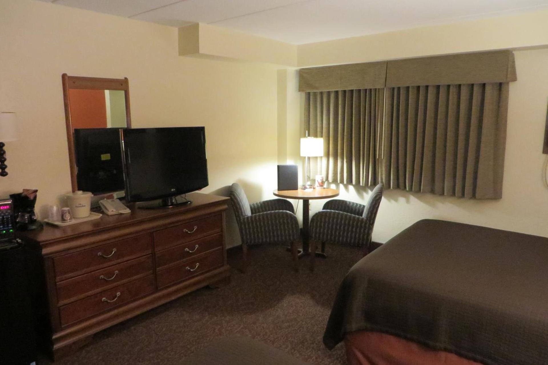 AmericInn by Wyndham Forest Lake photo 43