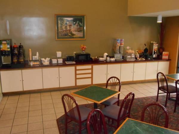 AmeriStay Inn St Joseph photo 10
