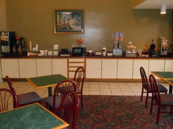 AmeriStay Inn St Joseph photo 12