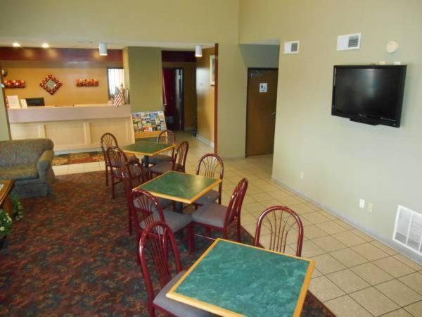 AmeriStay Inn St Joseph photo 11
