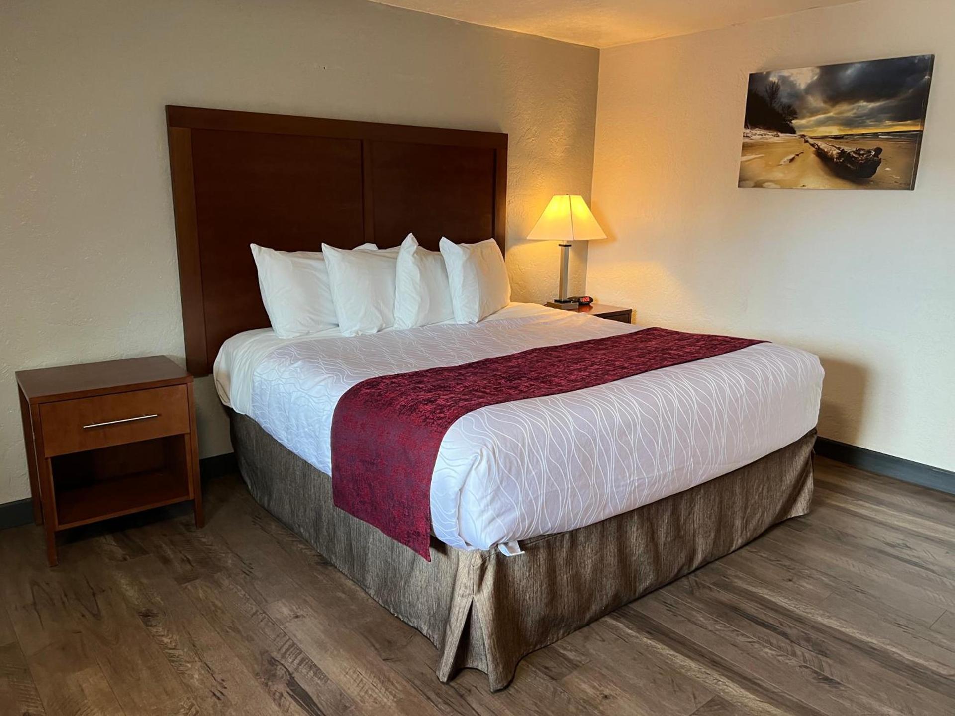 Red Carpet Inn Medford photo 21