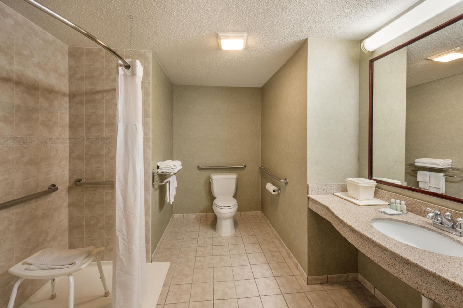 Quality Inn & Suites Fishkill South near I-84 photo 33