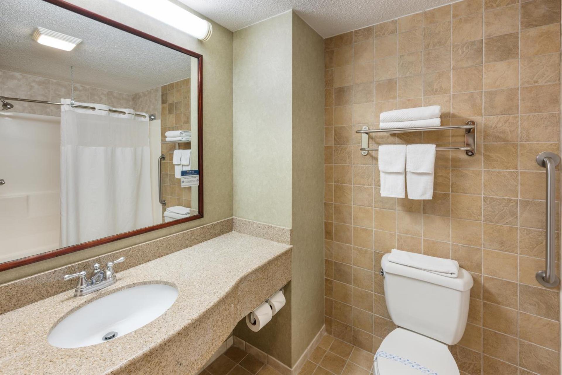 Quality Inn & Suites Fishkill South near I-84 photo 34
