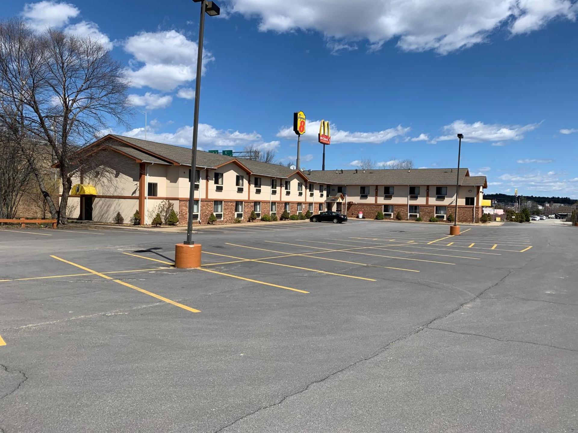 Super 8 by Wyndham Tilton/Lake Winnipesaukee photo 25