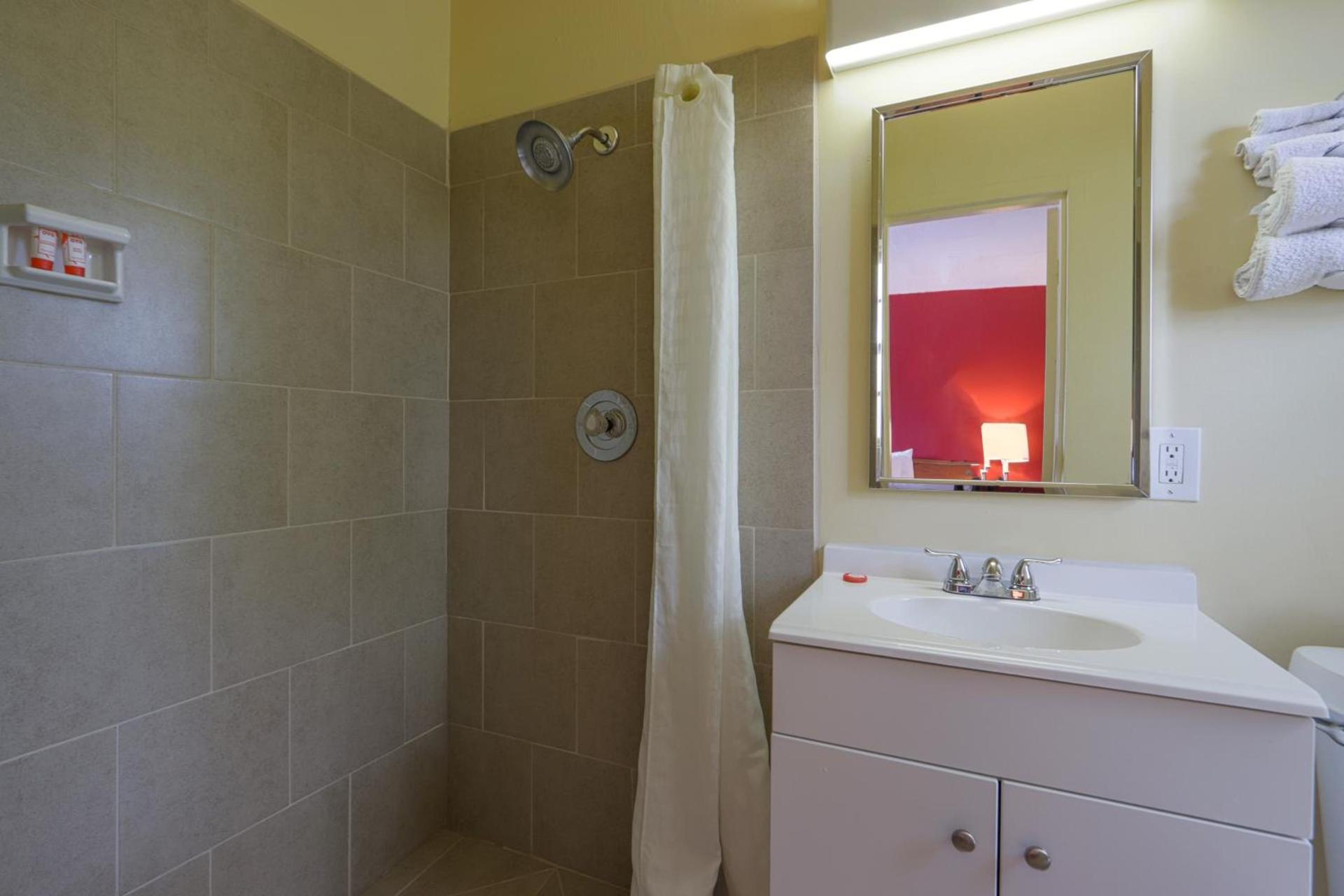OYO Hotel North Lima OH - Boardman photo 16