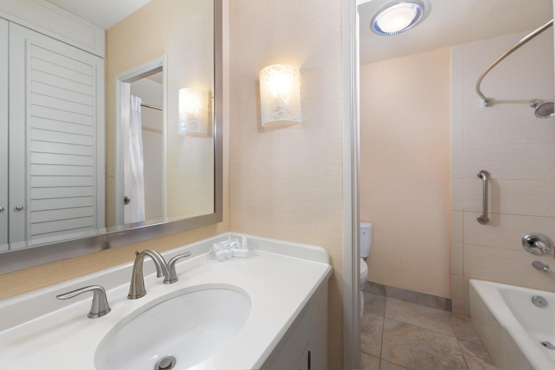 DoubleTree by Hilton San Diego Bayside photo 43