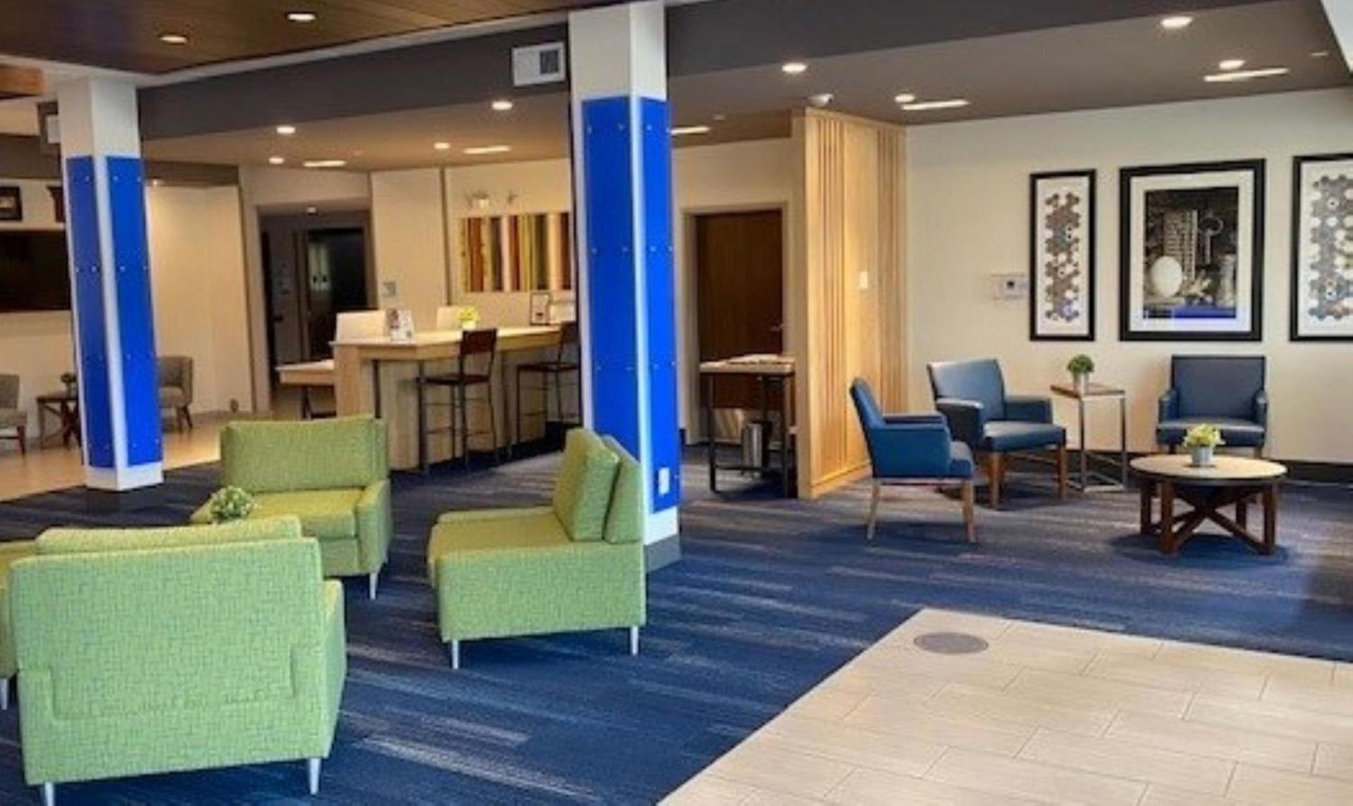 Holiday Inn Express & Suites Warrensburg North by IHG photo 33