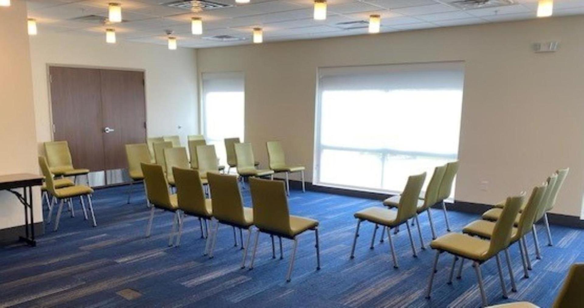 Holiday Inn Express & Suites Warrensburg North by IHG photo 16