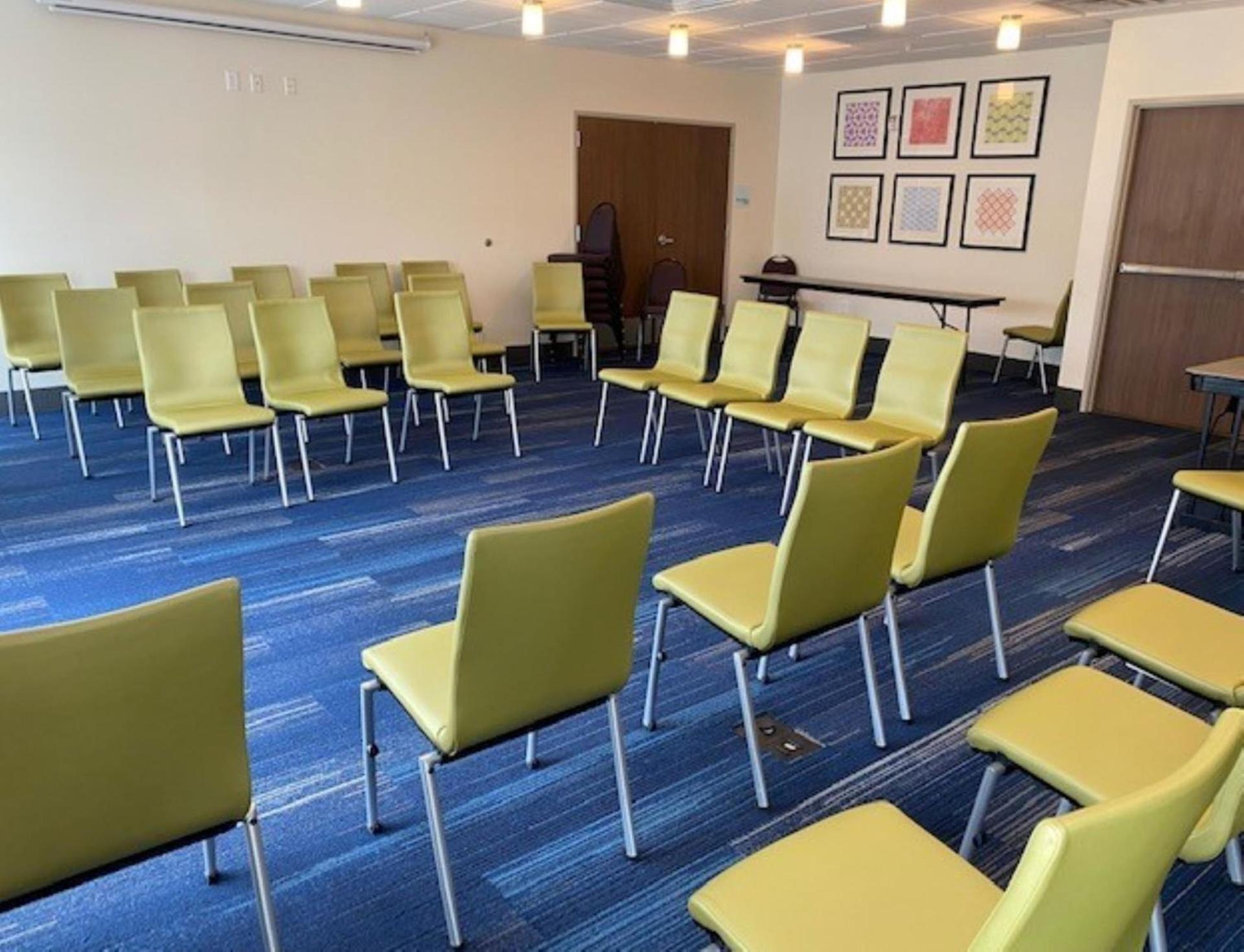 Holiday Inn Express & Suites Warrensburg North by IHG photo 18