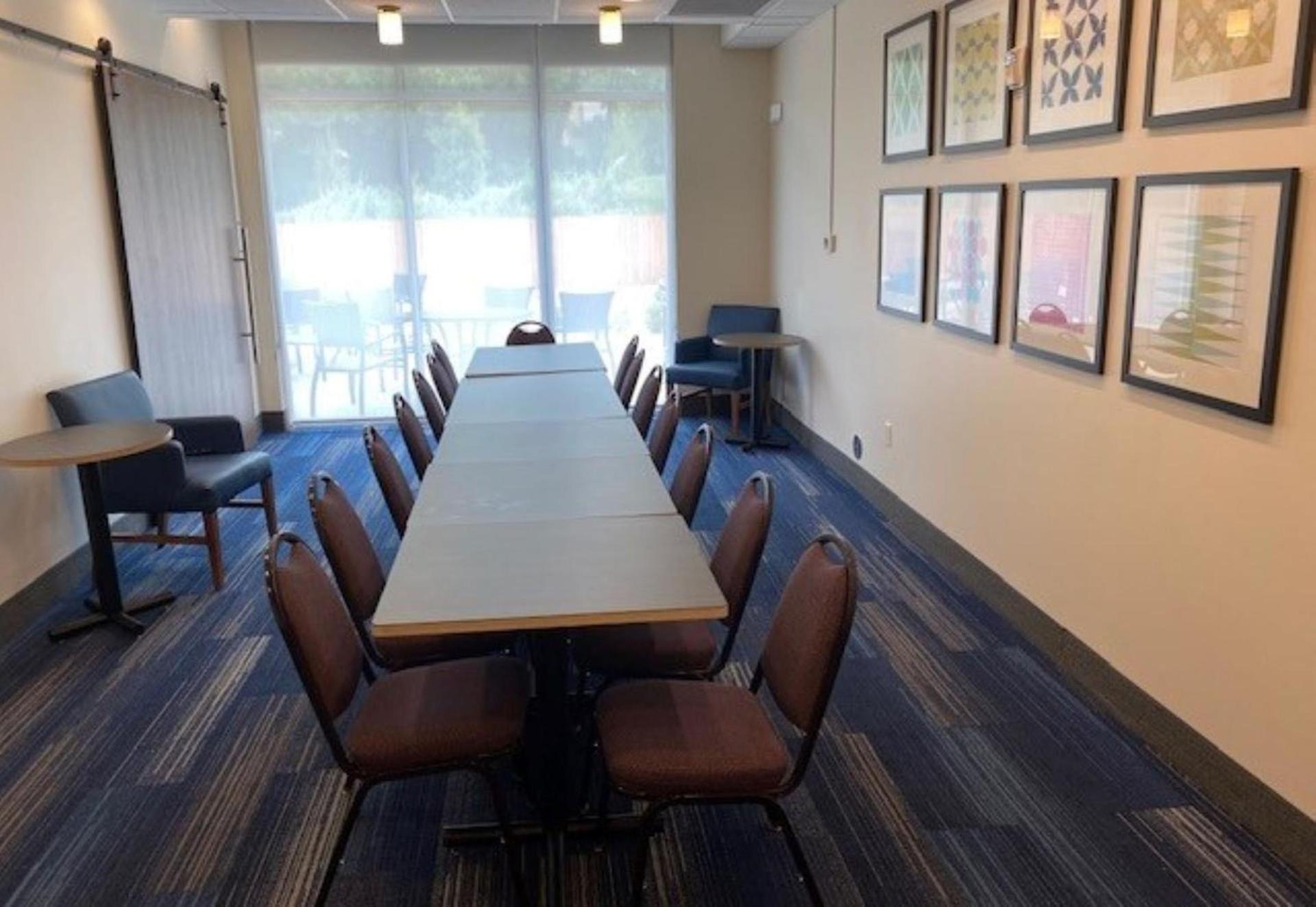 Holiday Inn Express & Suites Warrensburg North by IHG photo 7