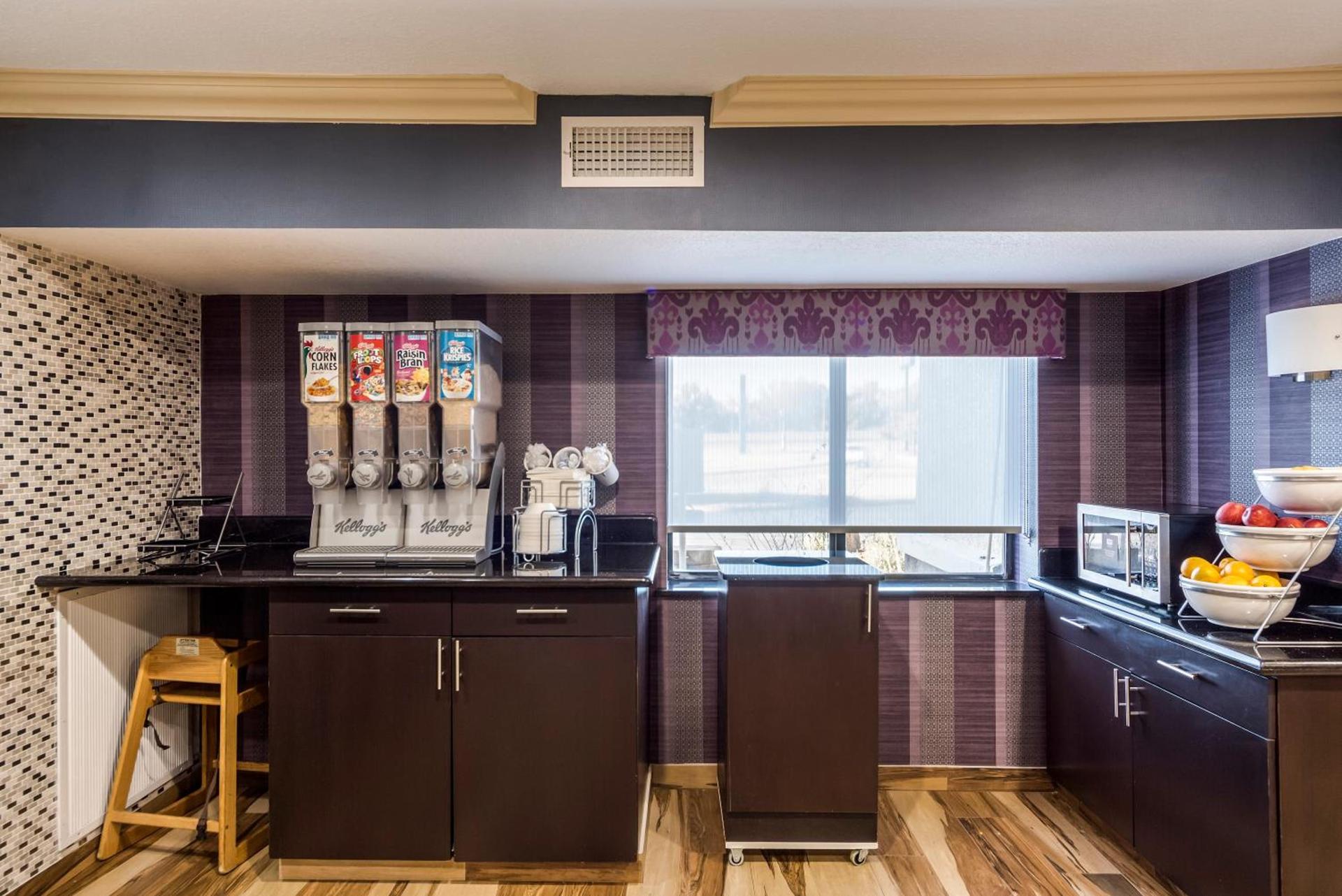 Comfort Inn Tulsa Midtown photo 75