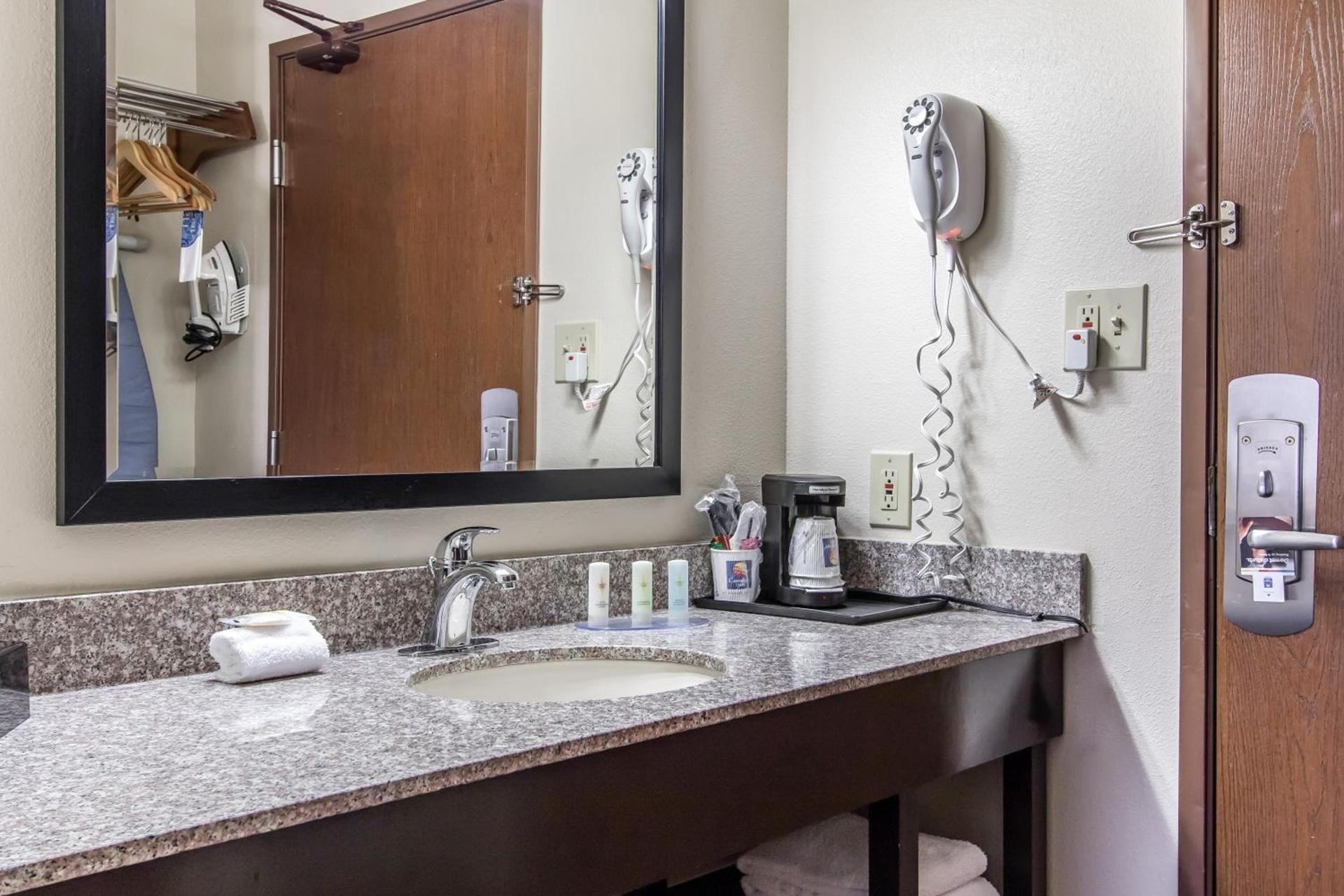 Comfort Inn Tulsa Midtown photo 71
